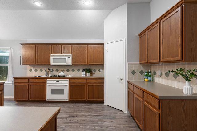 215 Longhorn Trail, Grand Prairie, TX 75052