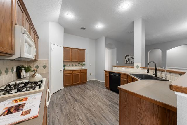 215 Longhorn Trail, Grand Prairie, TX 75052