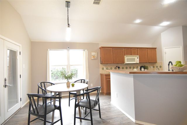 215 Longhorn Trail, Grand Prairie, TX 75052