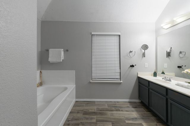 215 Longhorn Trail, Grand Prairie, TX 75052