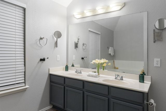 215 Longhorn Trail, Grand Prairie, TX 75052
