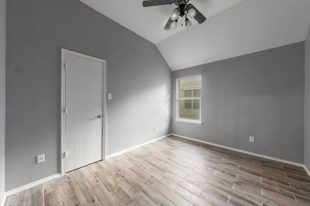 215 Longhorn Trail, Grand Prairie, TX 75052
