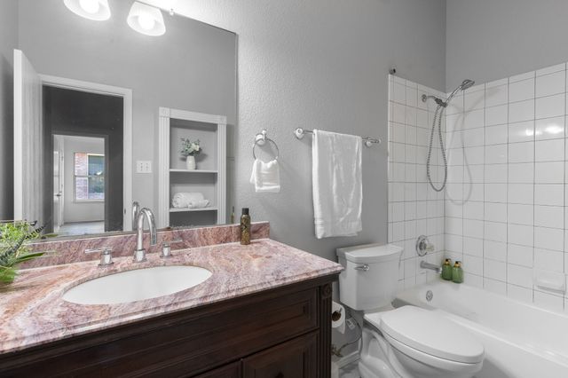 215 Longhorn Trail, Grand Prairie, TX 75052