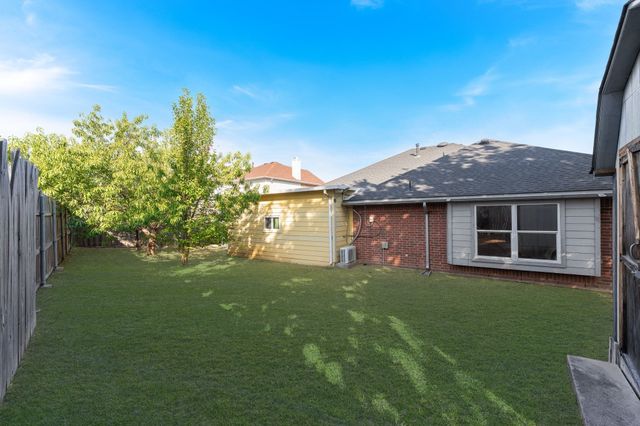 215 Longhorn Trail, Grand Prairie, TX 75052