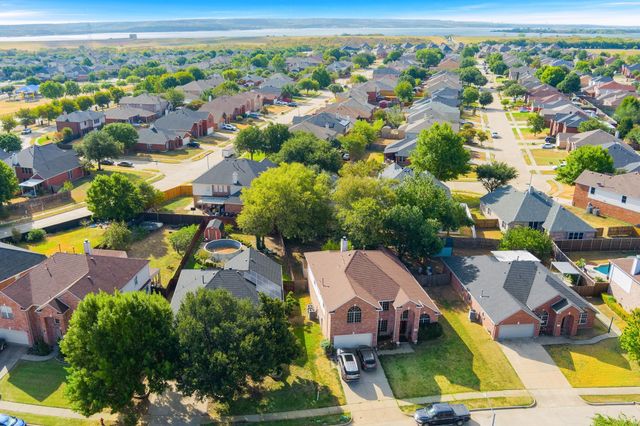 215 Longhorn Trail, Grand Prairie, TX 75052