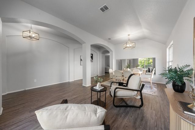 215 Longhorn Trail, Grand Prairie, TX 75052