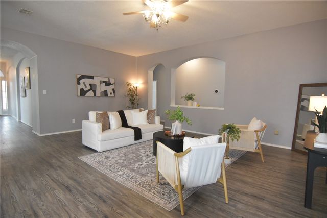 215 Longhorn Trail, Grand Prairie, TX 75052