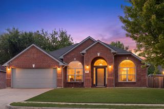 215 Longhorn Trail, Grand Prairie, TX 75052