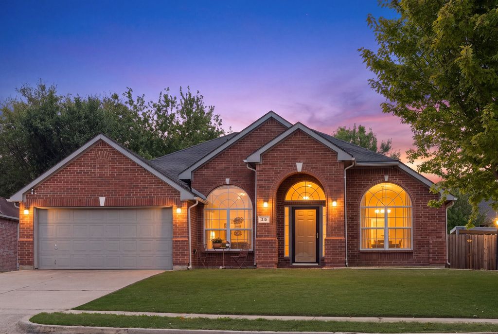 215 Longhorn Trail, Grand Prairie, TX 75052