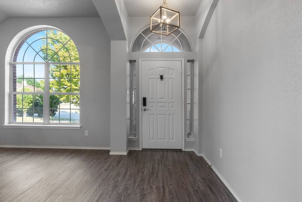 215 Longhorn Trail, Grand Prairie, TX 75052 — photo 4