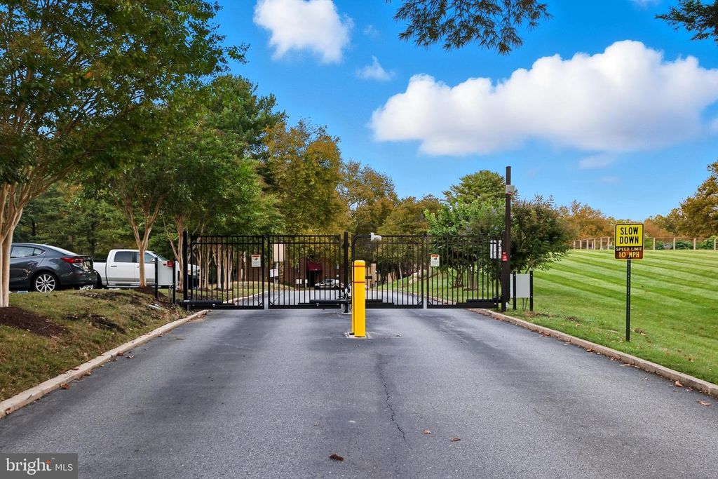 6051 MAJORS LN #3, Columbia, MD 21045