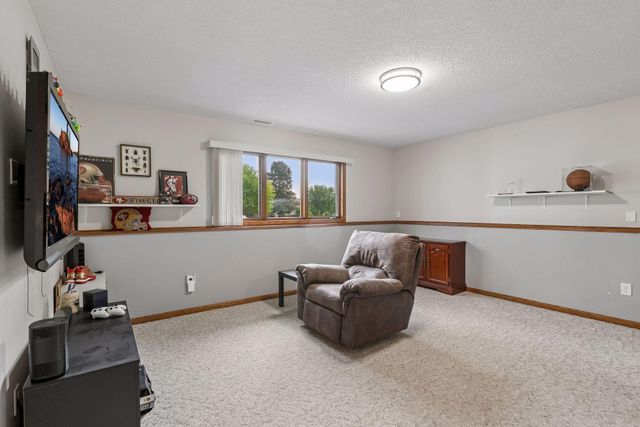 5855 W 140th Street, Savage, MN 55378