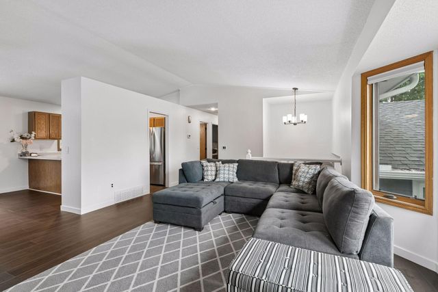 5855 W 140th Street, Savage, MN 55378