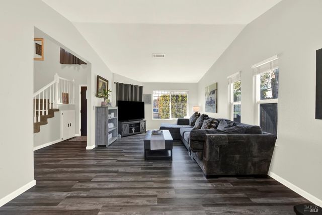 369 Kendrick Ln, Vacaville, CA 95687