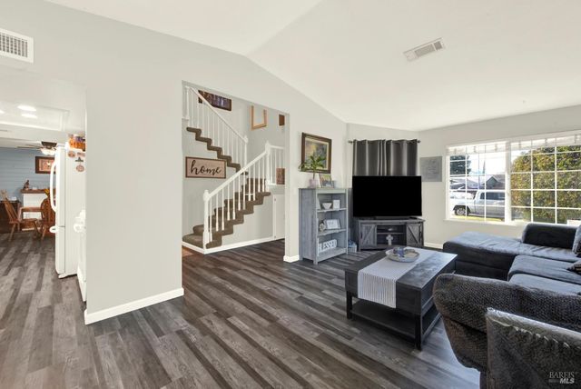 369 Kendrick Ln, Vacaville, CA 95687