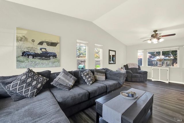 369 Kendrick Ln, Vacaville, CA 95687