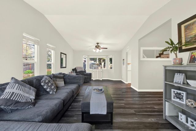 369 Kendrick Ln, Vacaville, CA 95687