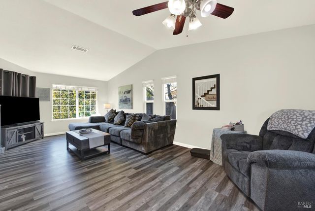 369 Kendrick Ln, Vacaville, CA 95687