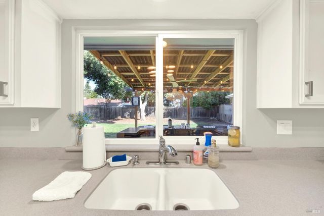 369 Kendrick Ln, Vacaville, CA 95687