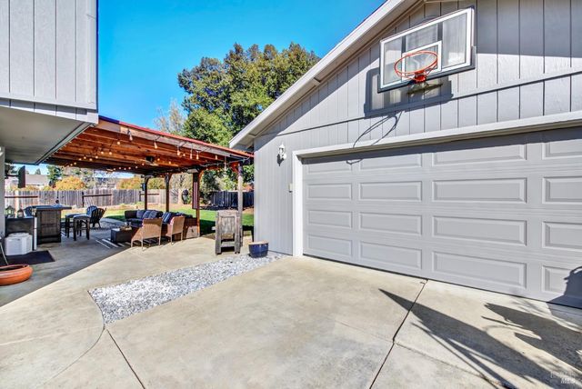 369 Kendrick Ln, Vacaville, CA 95687