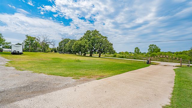 4515 E Renfro Street, Alvarado, TX 76009