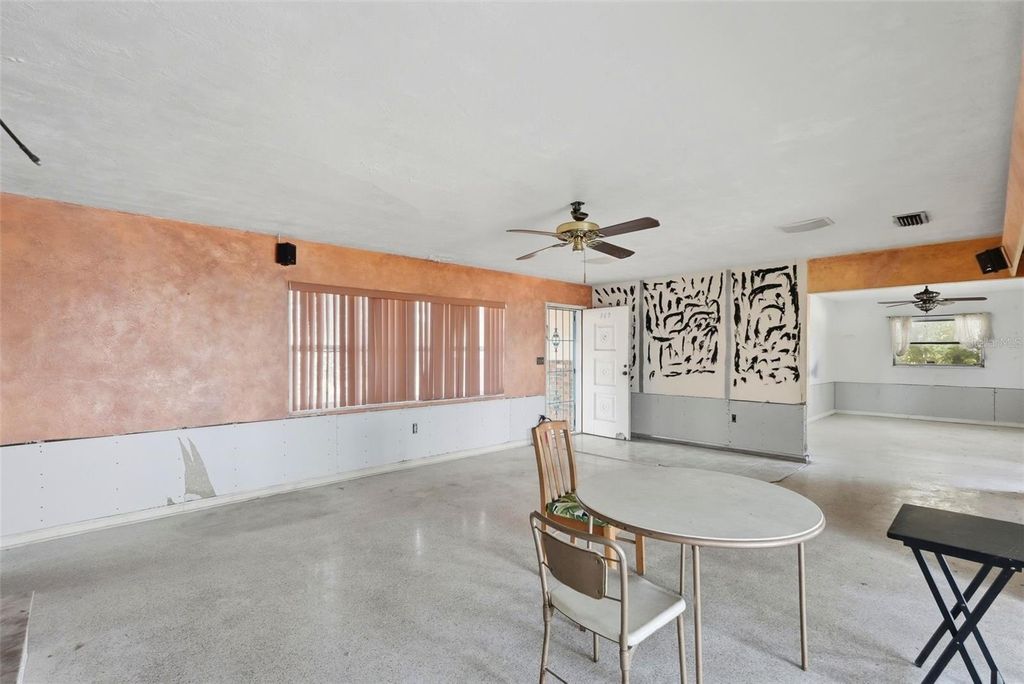 Image 5 of property listing at 369 22ND AVENUE SE, St Petersburg, FL 33705