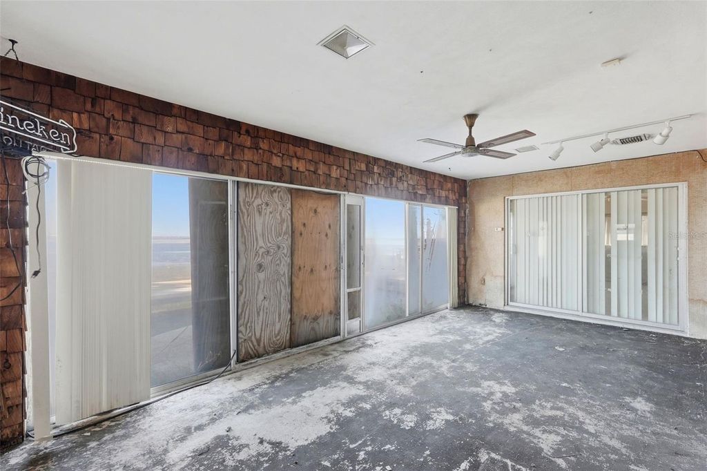 Image 6 of property listing at 369 22ND AVENUE SE, St Petersburg, FL 33705