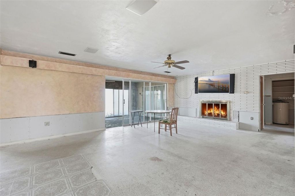 Image 7 of property listing at 369 22ND AVENUE SE, St Petersburg, FL 33705