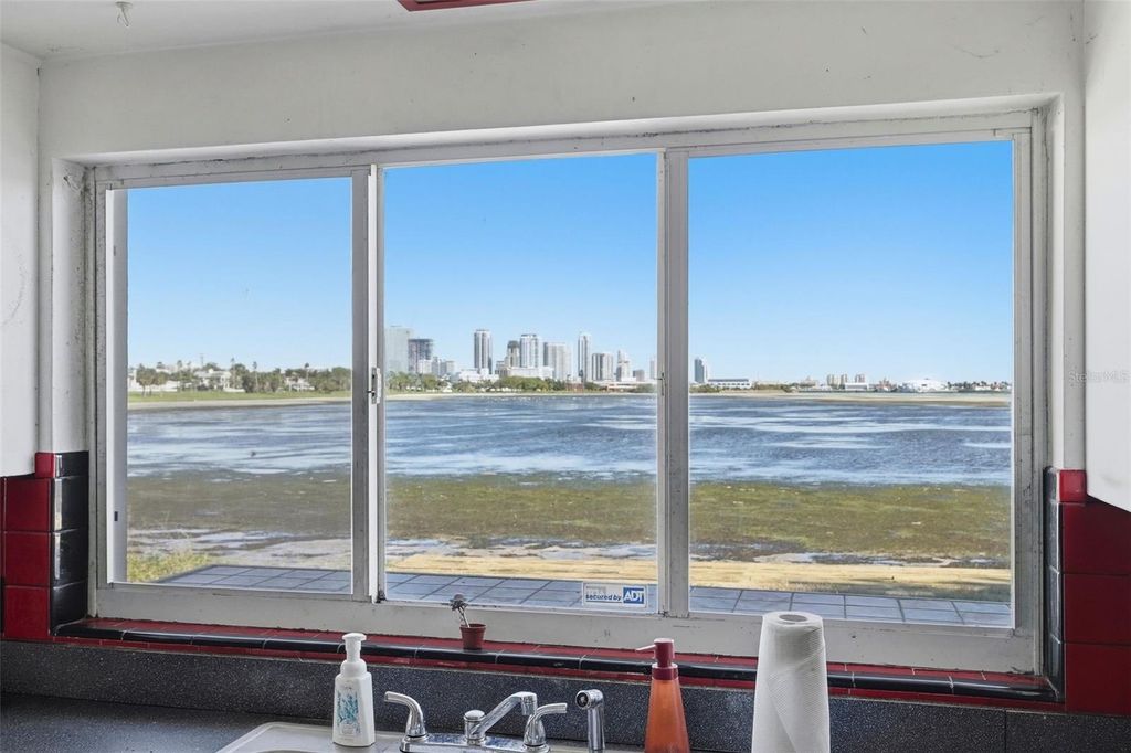 Image 8 of property listing at 369 22ND AVENUE SE, St Petersburg, FL 33705