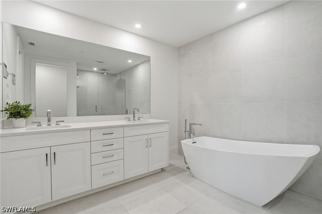 1130 3rd AVE S 109, Naples, FL 34102