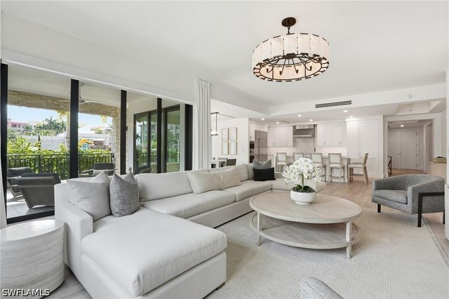 1130 3rd AVE S 109, Naples, FL 34102