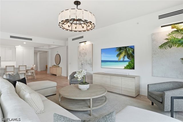 1130 3rd AVE S 109, Naples, FL 34102