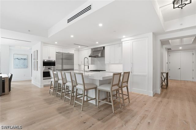 1130 3rd AVE S 109, Naples, FL 34102