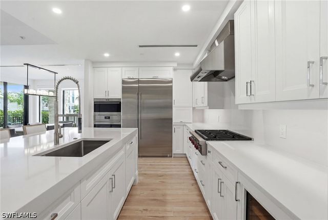 1130 3rd AVE S 109, Naples, FL 34102