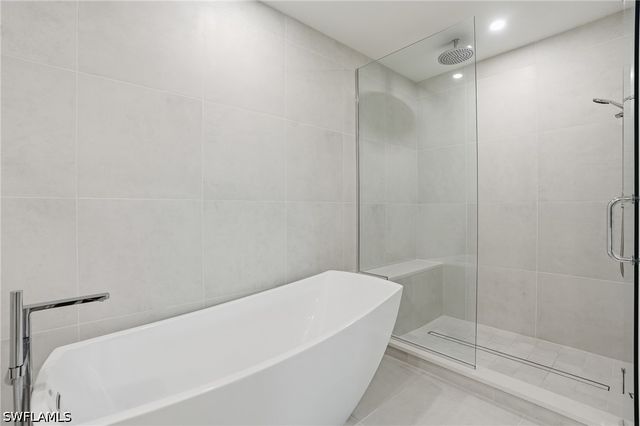 1130 3rd AVE S 109, Naples, FL 34102
