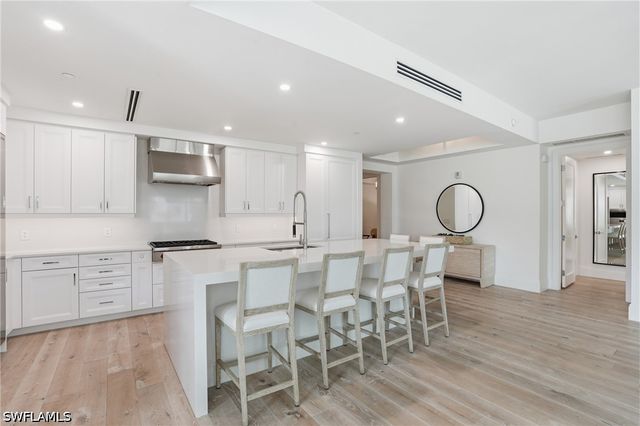1130 3rd AVE S 109, Naples, FL 34102
