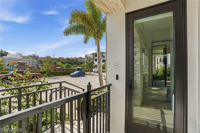 1130 3rd AVE S 109, Naples, FL 34102