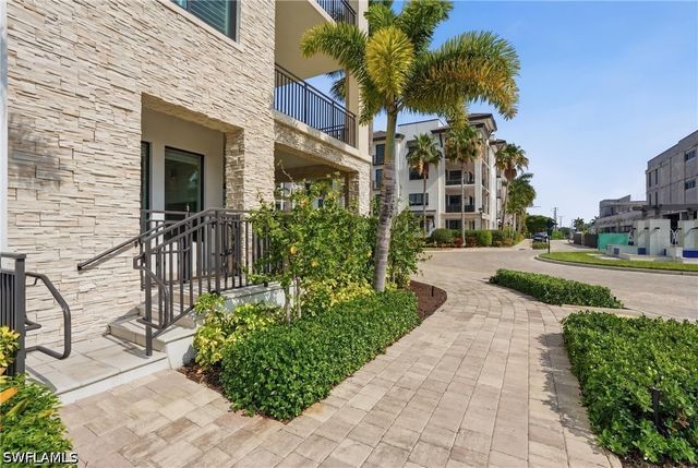 1130 3rd AVE S 109, Naples, FL 34102