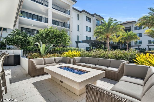 1130 3rd AVE S 109, Naples, FL 34102