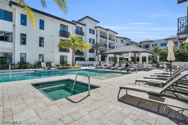 1130 3rd AVE S 109, Naples, FL 34102