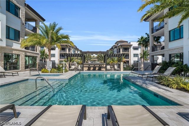 1130 3rd AVE S 109, Naples, FL 34102