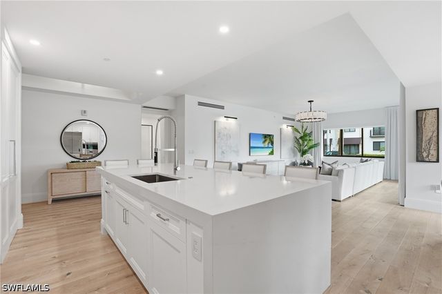 1130 3rd AVE S 109, Naples, FL 34102