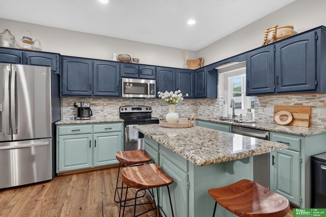 327 N 160 Street, Omaha, NE 68118
