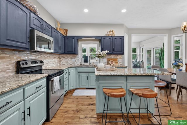 327 N 160 Street, Omaha, NE 68118
