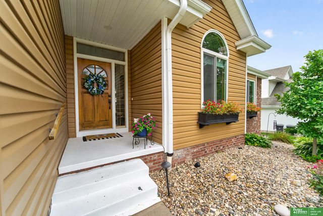 327 N 160 Street, Omaha, NE 68118