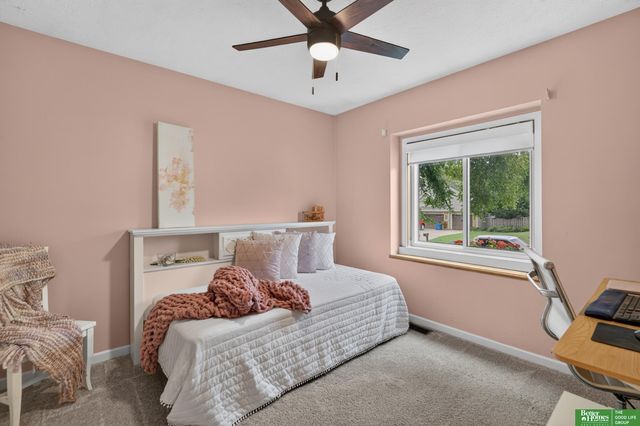 327 N 160 Street, Omaha, NE 68118