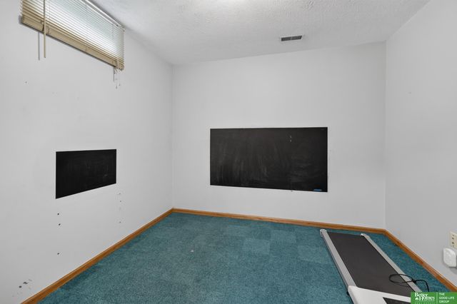 327 N 160 Street, Omaha, NE 68118