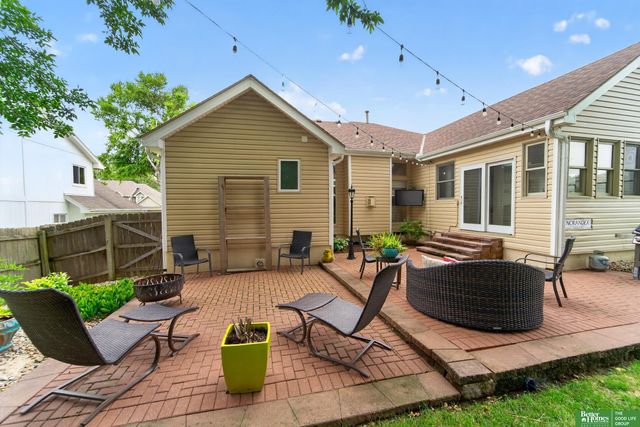 327 N 160 Street, Omaha, NE 68118