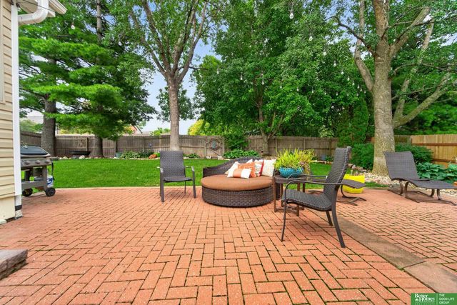 327 N 160 Street, Omaha, NE 68118