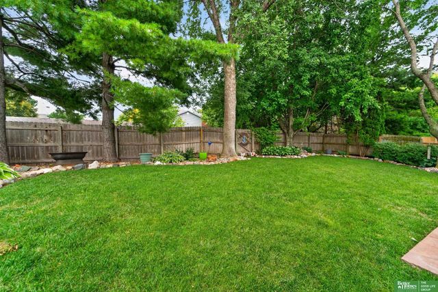 327 N 160 Street, Omaha, NE 68118
